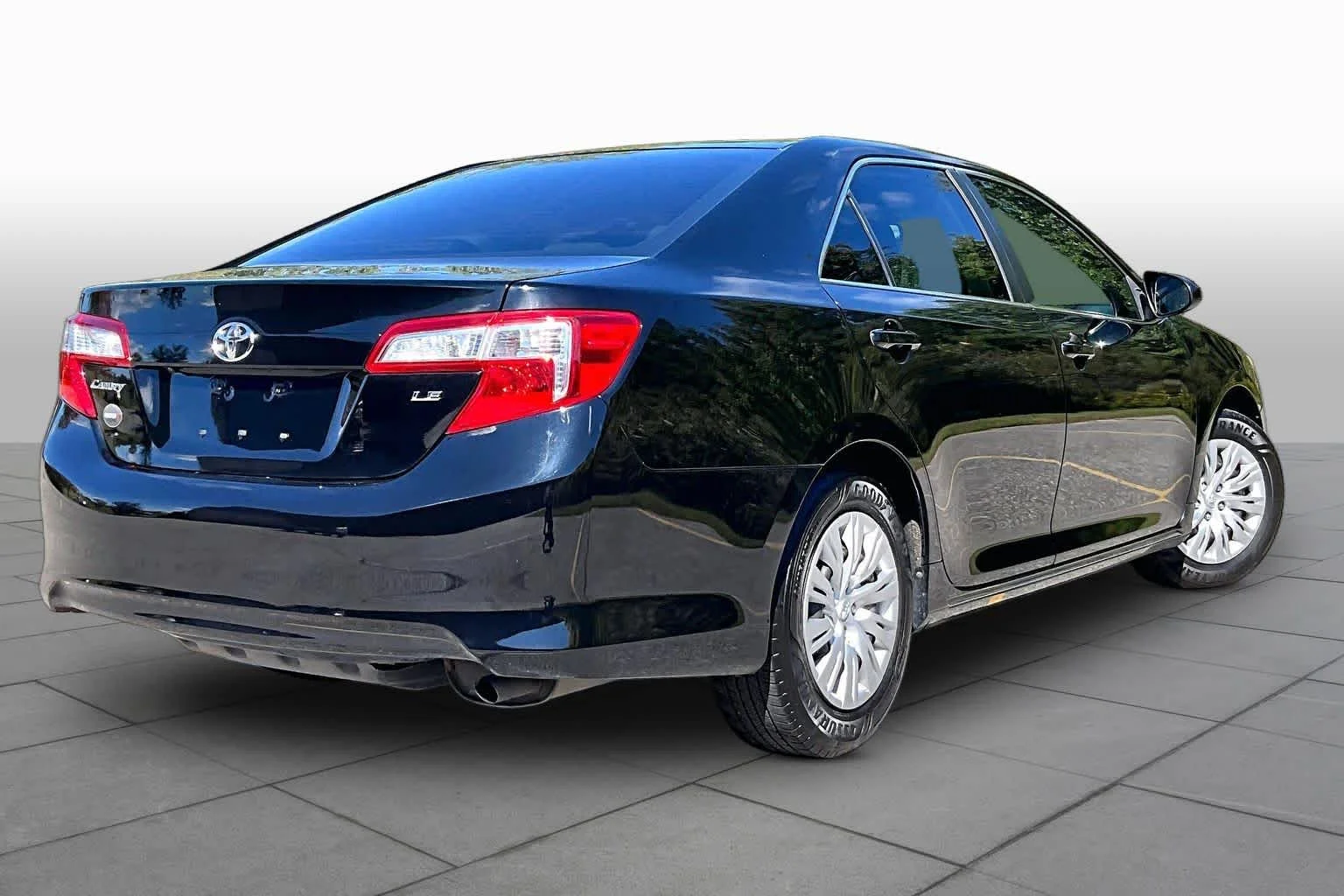 Used 2014 Attitude Black Metallic Toyota LE image 12