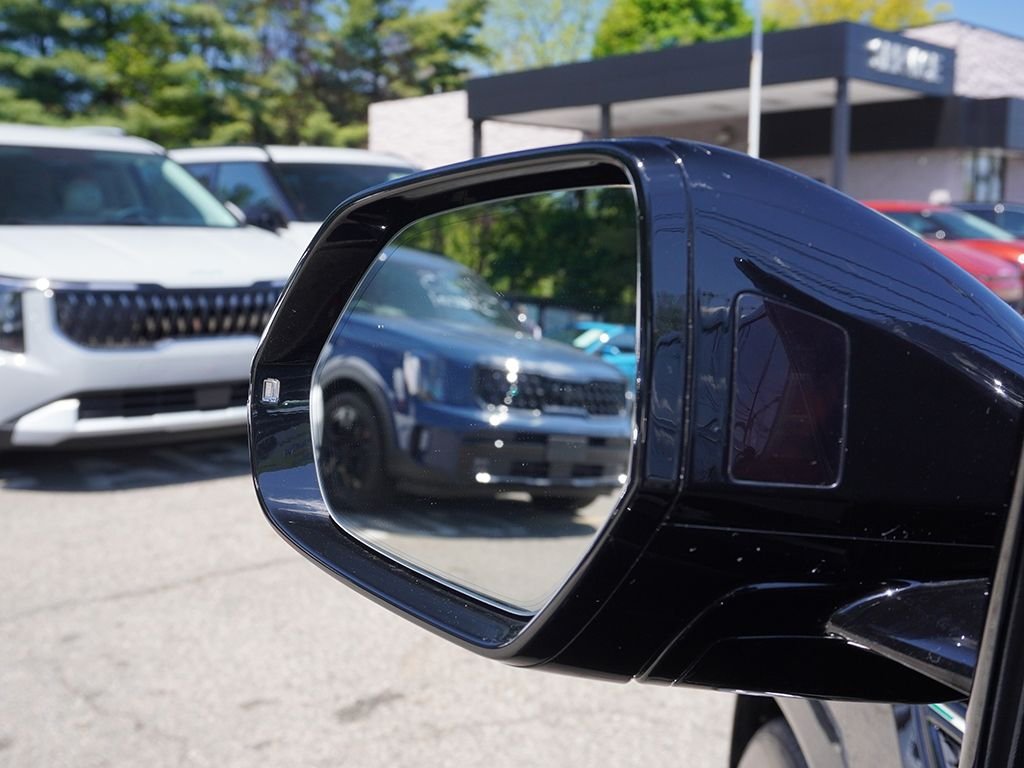 Used 2022 Black Lamborghini Base image 39