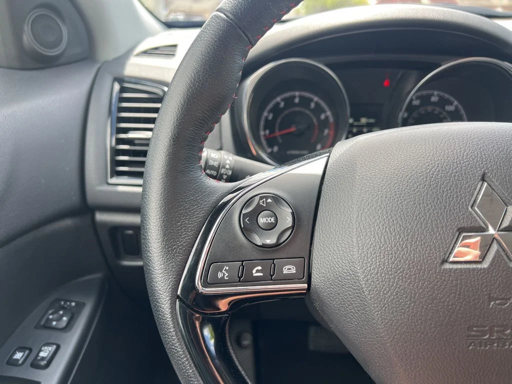Used 2025 Gray Mitsubishi 2.0 ES image 8