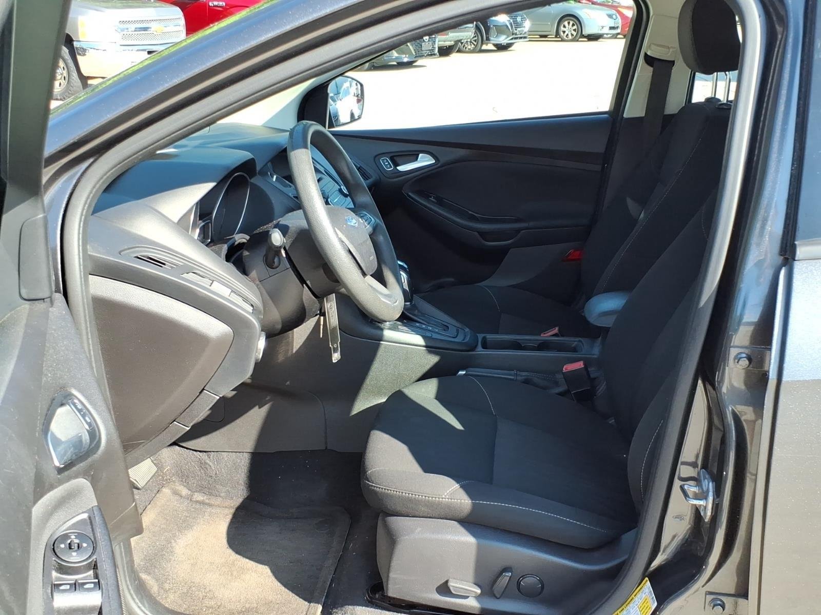 Used 2016 Magnetic Ford SE image 5