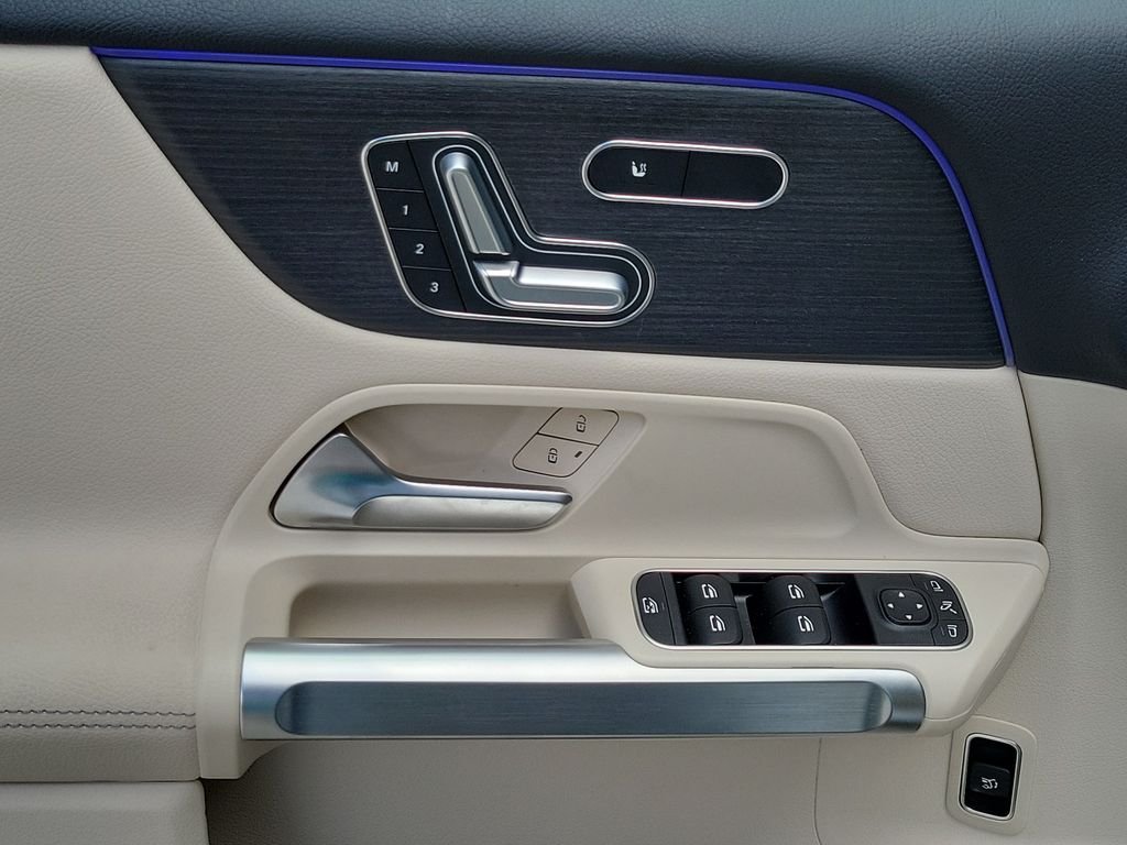 Certified Used 2026 Silver Mercedes-Benz GLB 250 image 20