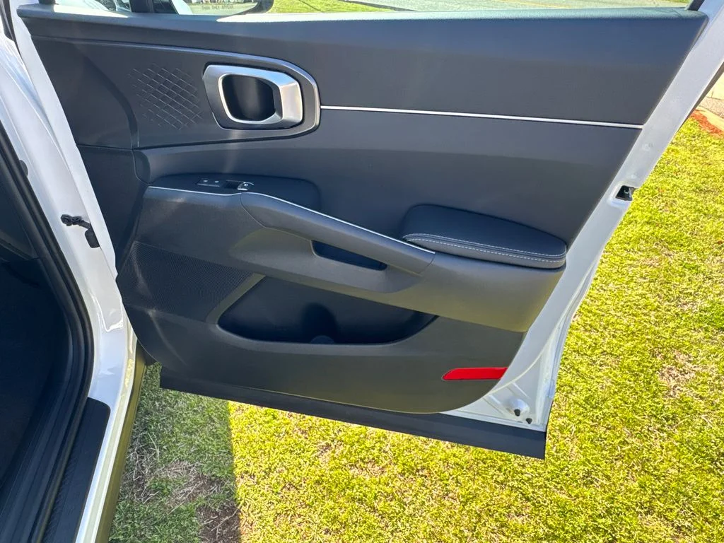 New 2026 Glacial White Pearl Kia LX image 14