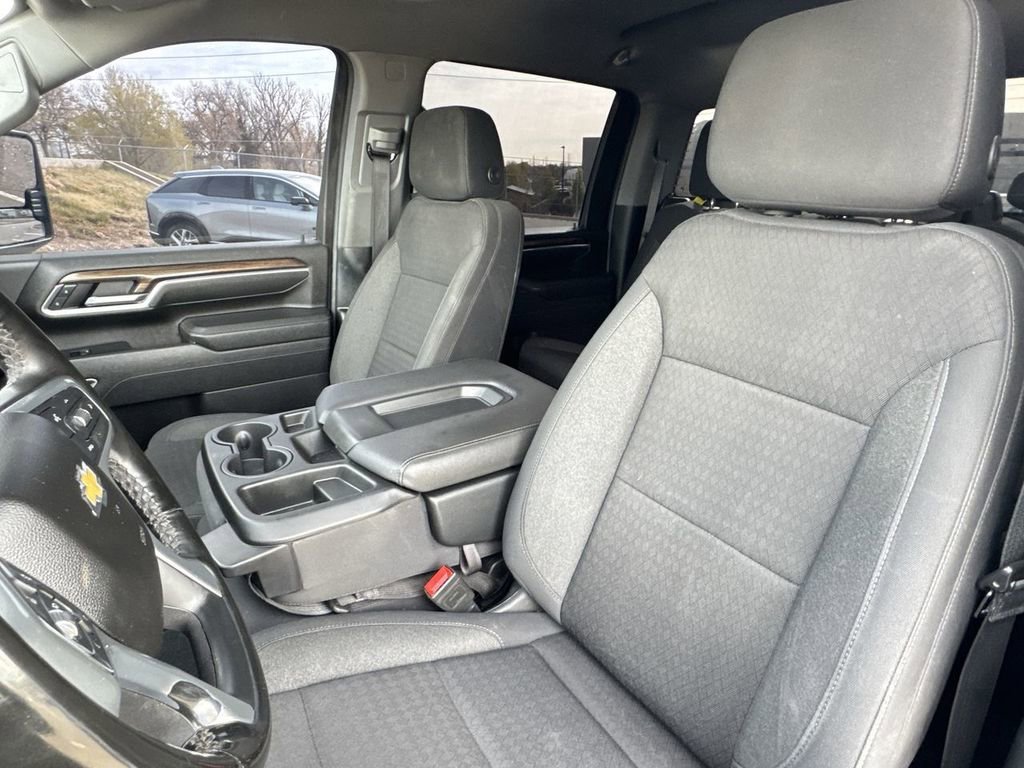 Used 2025 Summit White Chevrolet LT image 23