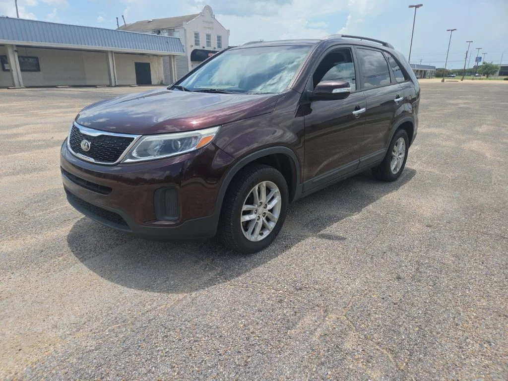 Used 2015 Red Kia LX image 4