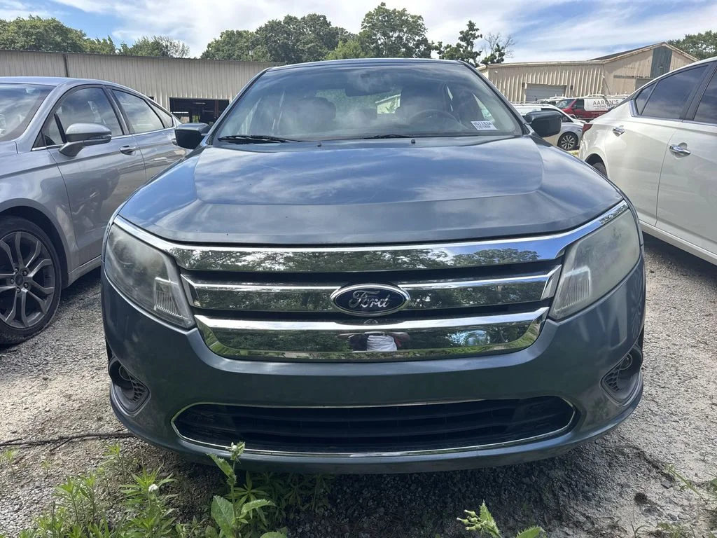 Used 2012 Blue Ford SE image 2
