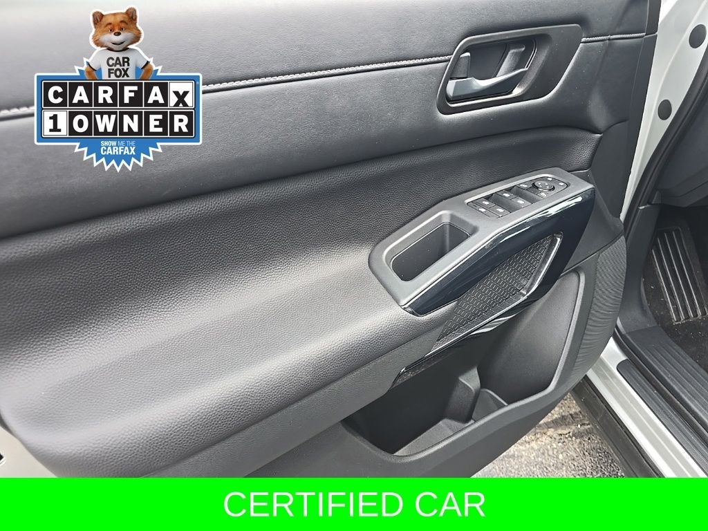 Used 2025 Silver Nissan S image 15