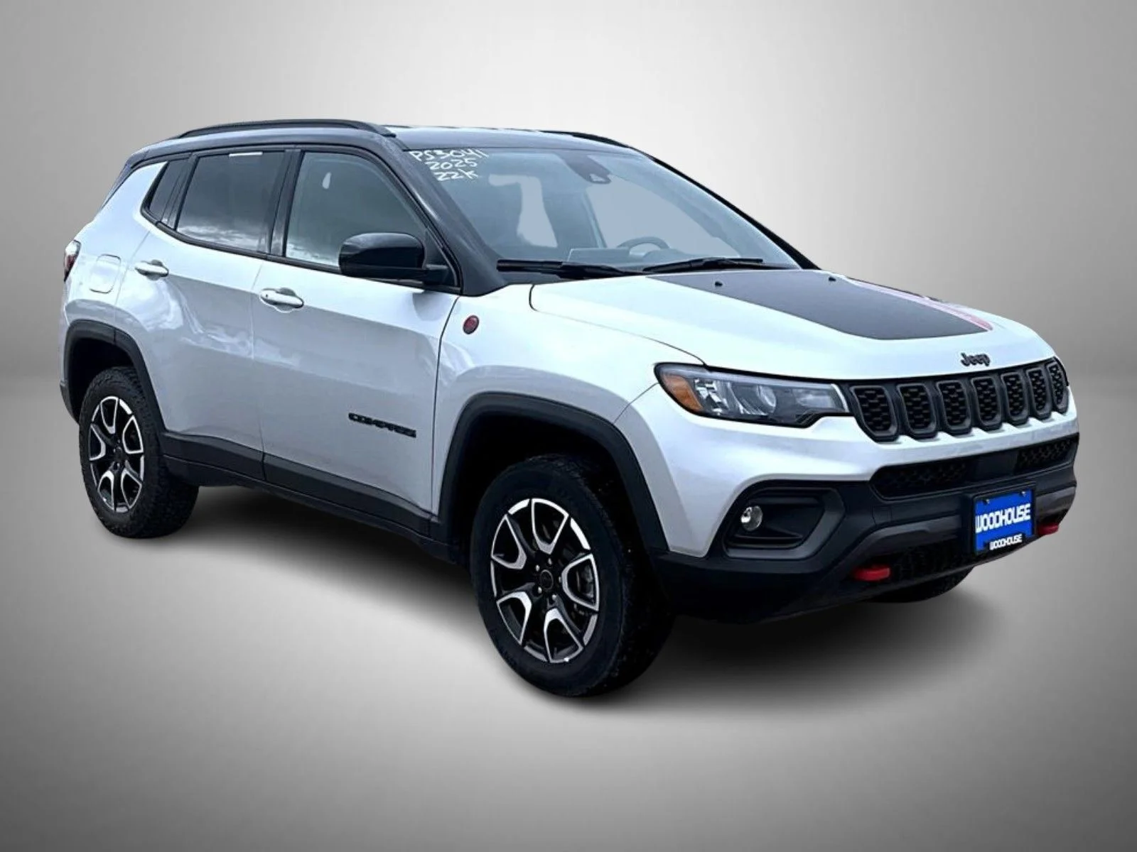 Used 2025 Silver Jeep Trailhawk image 3