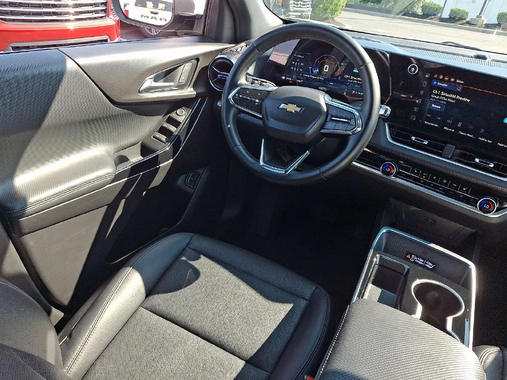 Used 2025 Green Chevrolet LT image 15