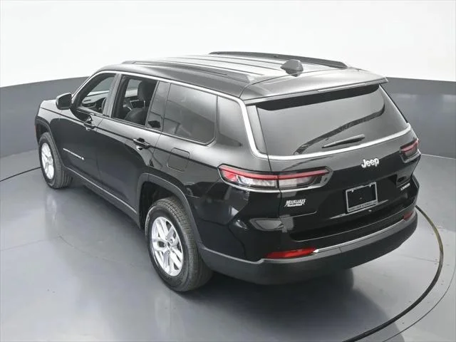 New 2026 Diamond Black Crystal Pearl-Coat Exterior Paint Jeep Laredo image 46