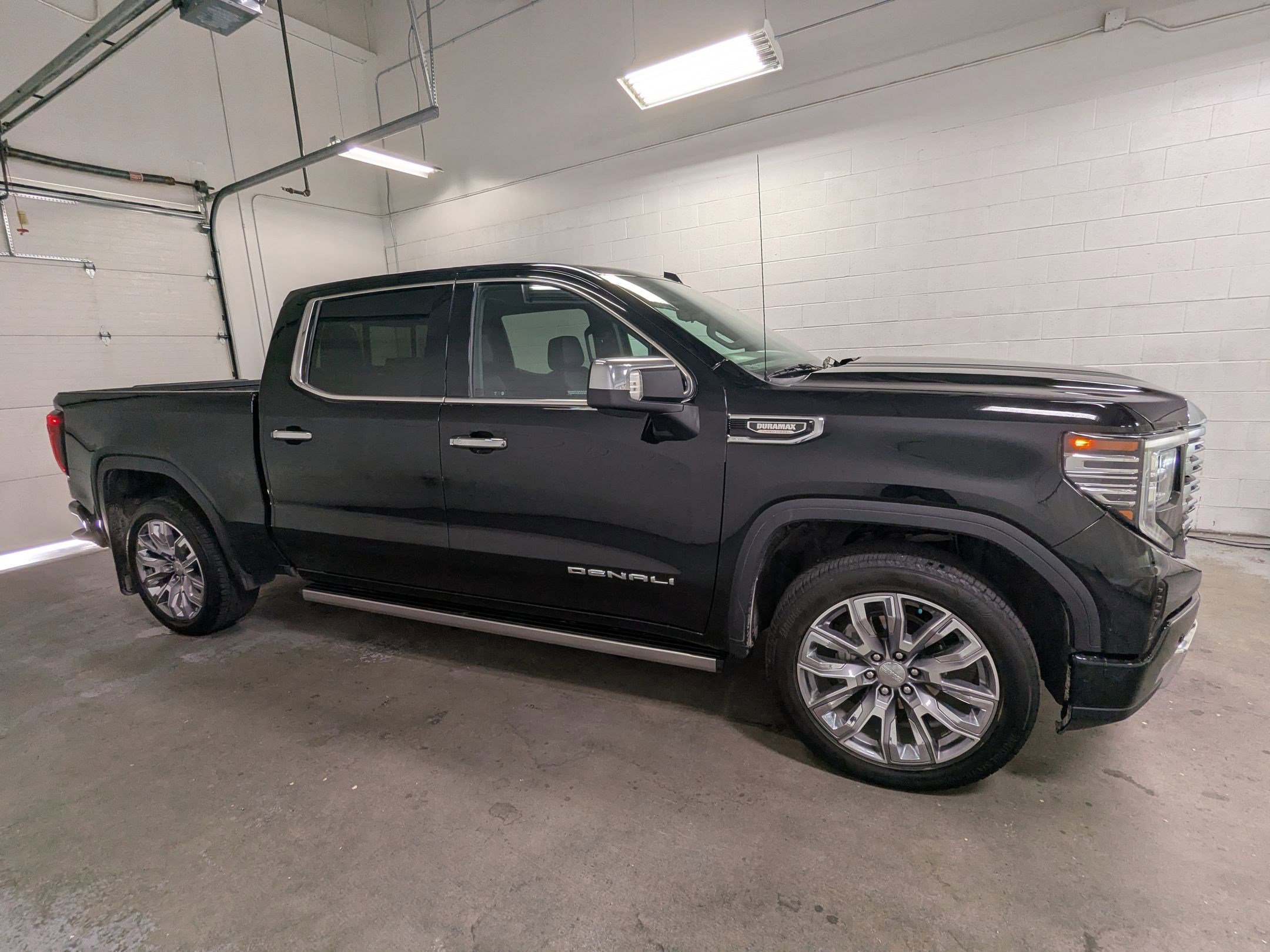 Used 2024 White GMC Denali image 3