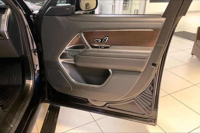 Used 2024 Blue Land Rover SE image 30