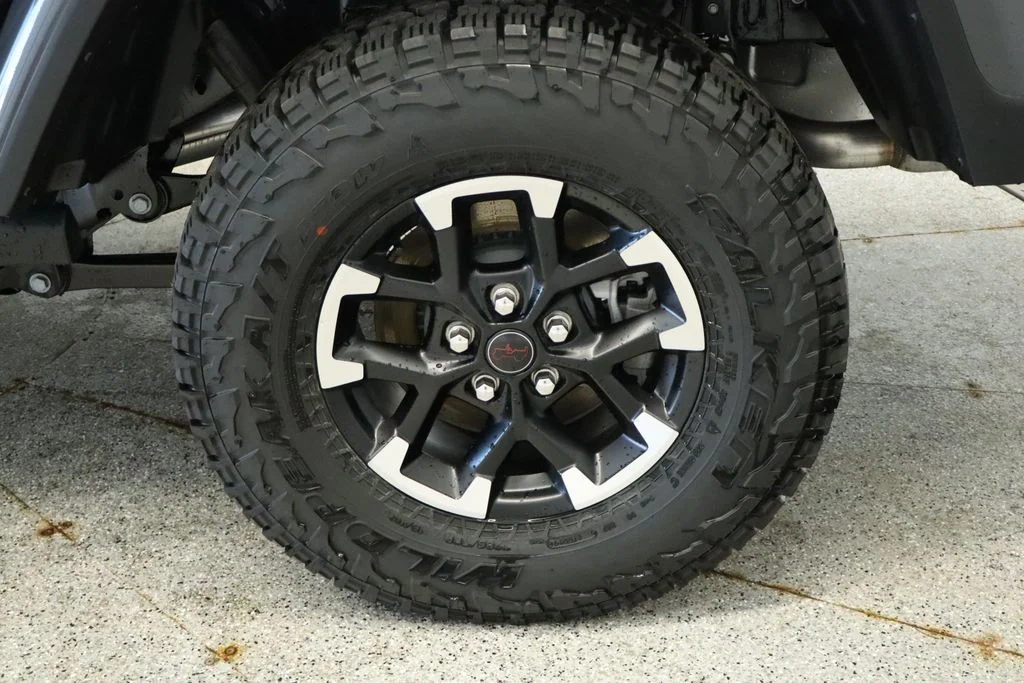New 2026 Granite Crystal Metallic Clear-Coat Exterior Paint Jeep Rubicon X image 16