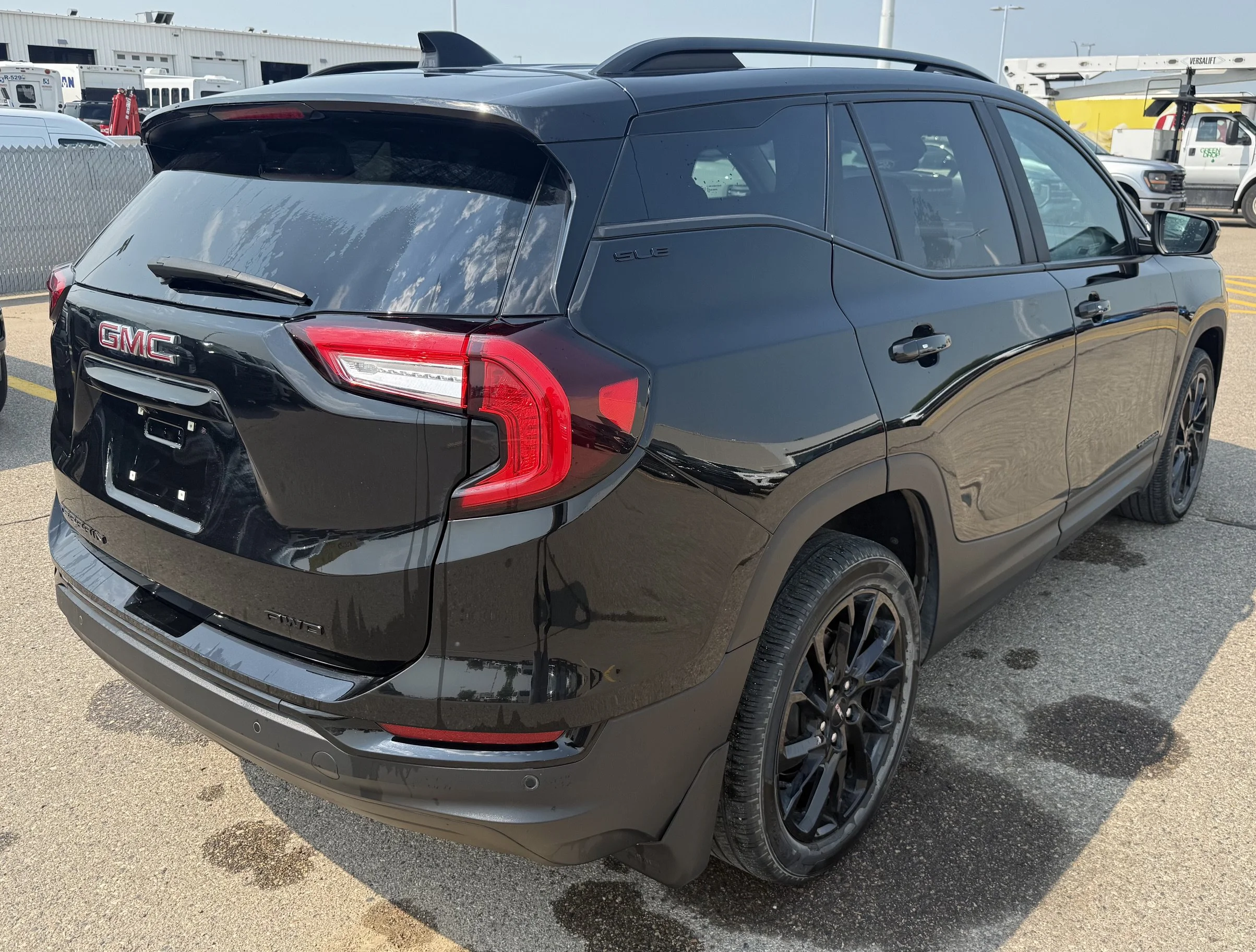 Used 2023 BLACK GMC SLE AWD **New Arrival** image 5