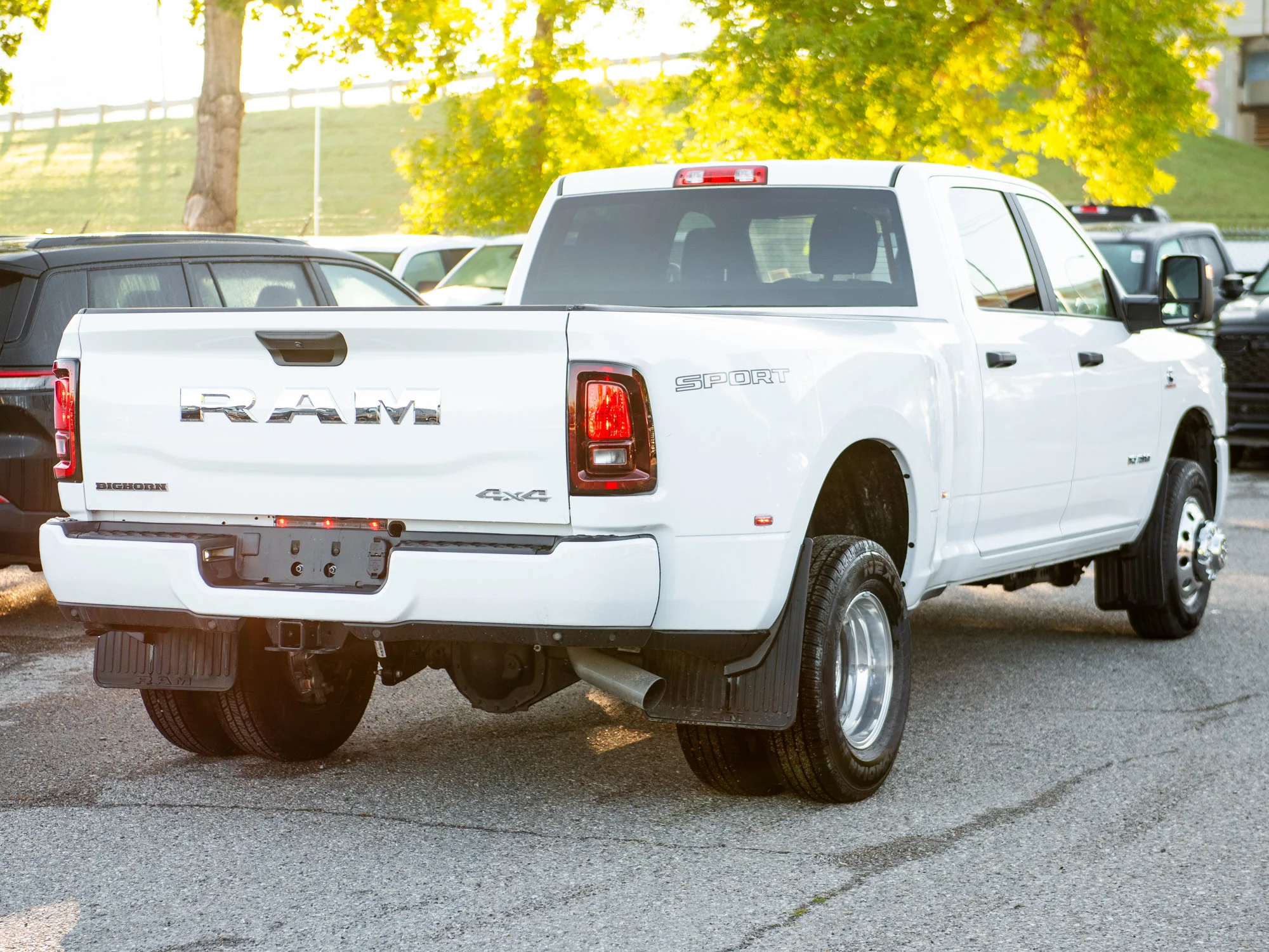 New 2026 White RAM Big Horn* Crew Cab 4x4, Heated Seats/Wheel, Sport Appearance Pkg, 8
