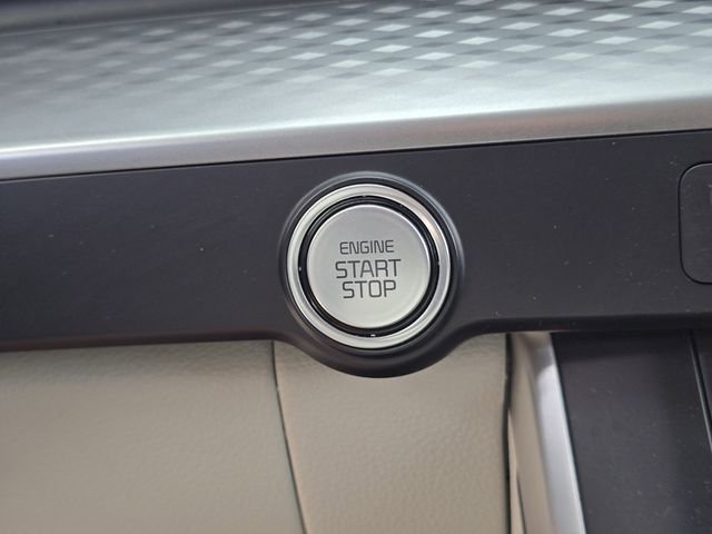 Used 2024  Kia LX image 27