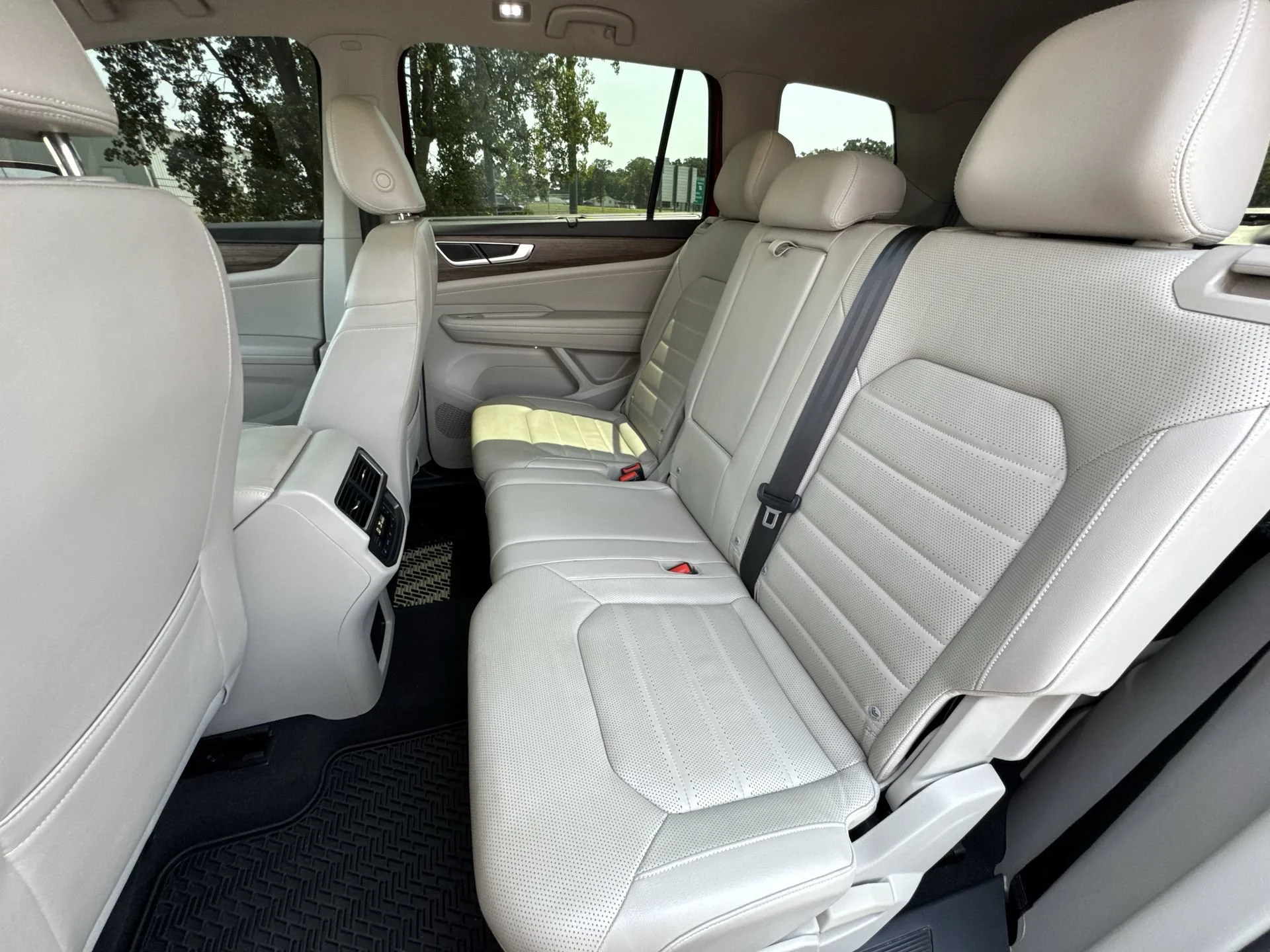 2024 Volkswagen Atlas SEL - Photo 22