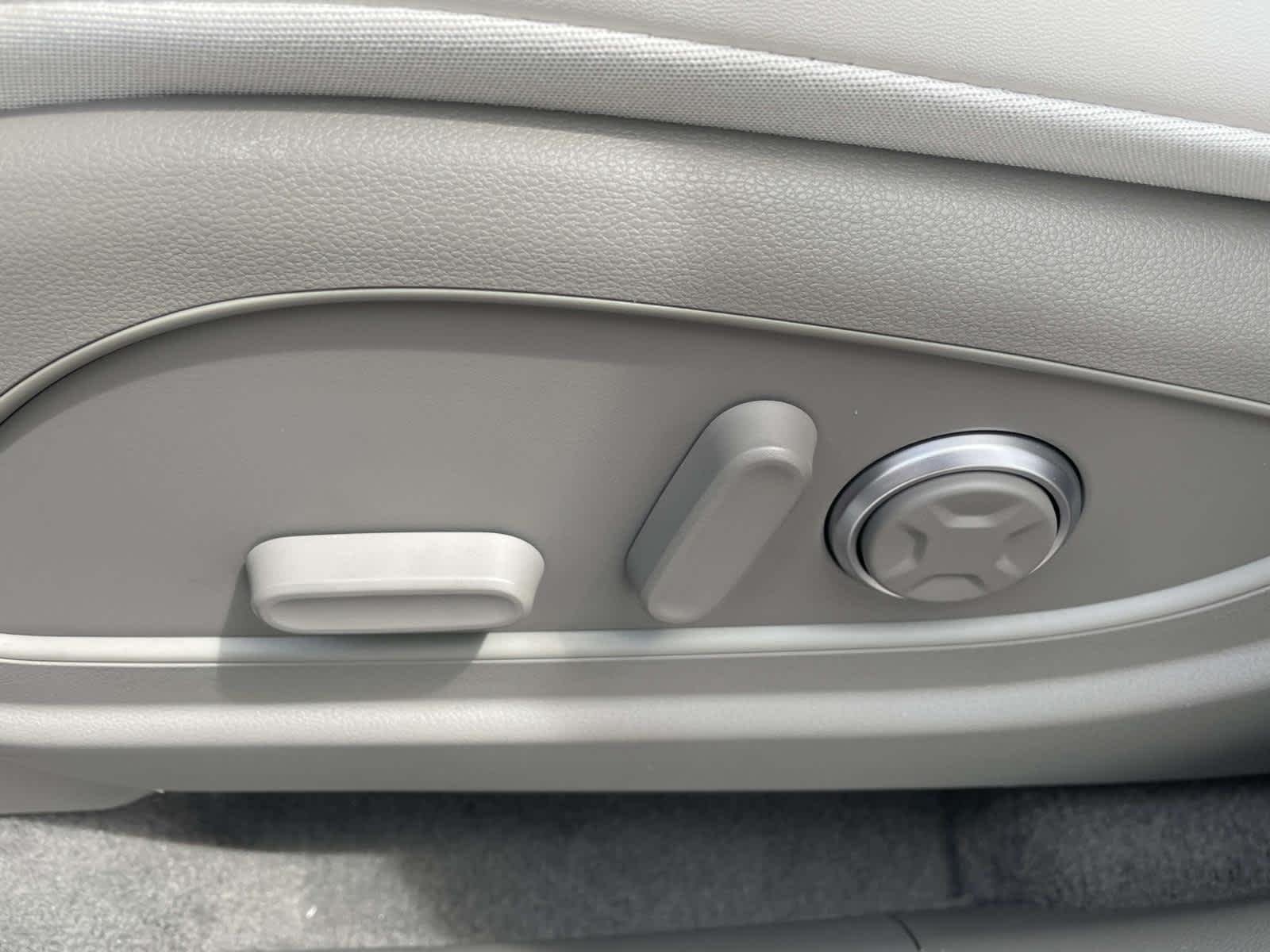 New 2026 Creamy White Pearl Hyundai SEL Premium 8P image 16