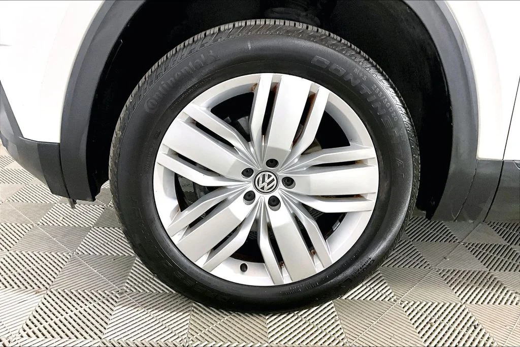 Used 2019 Pure White Volkswagen 3.6L V6 SE image 7
