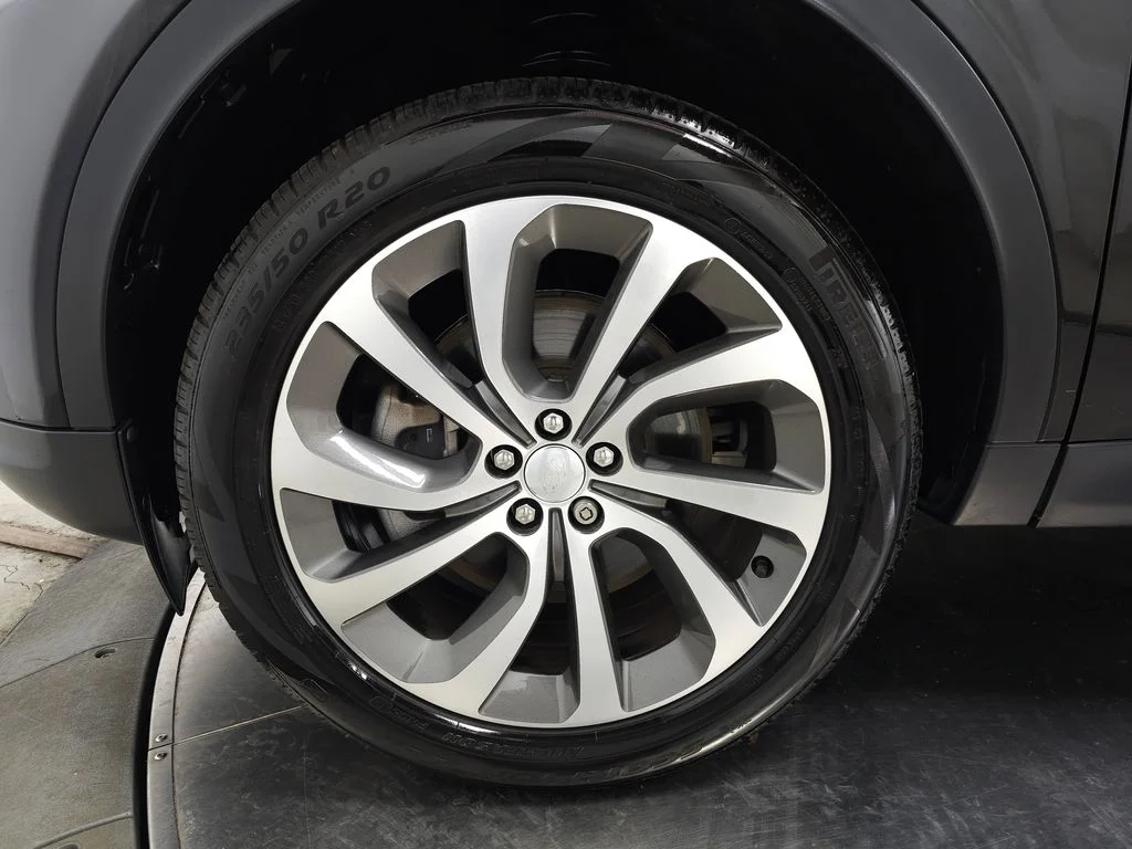 Used 2022 Black Land Rover S image 14