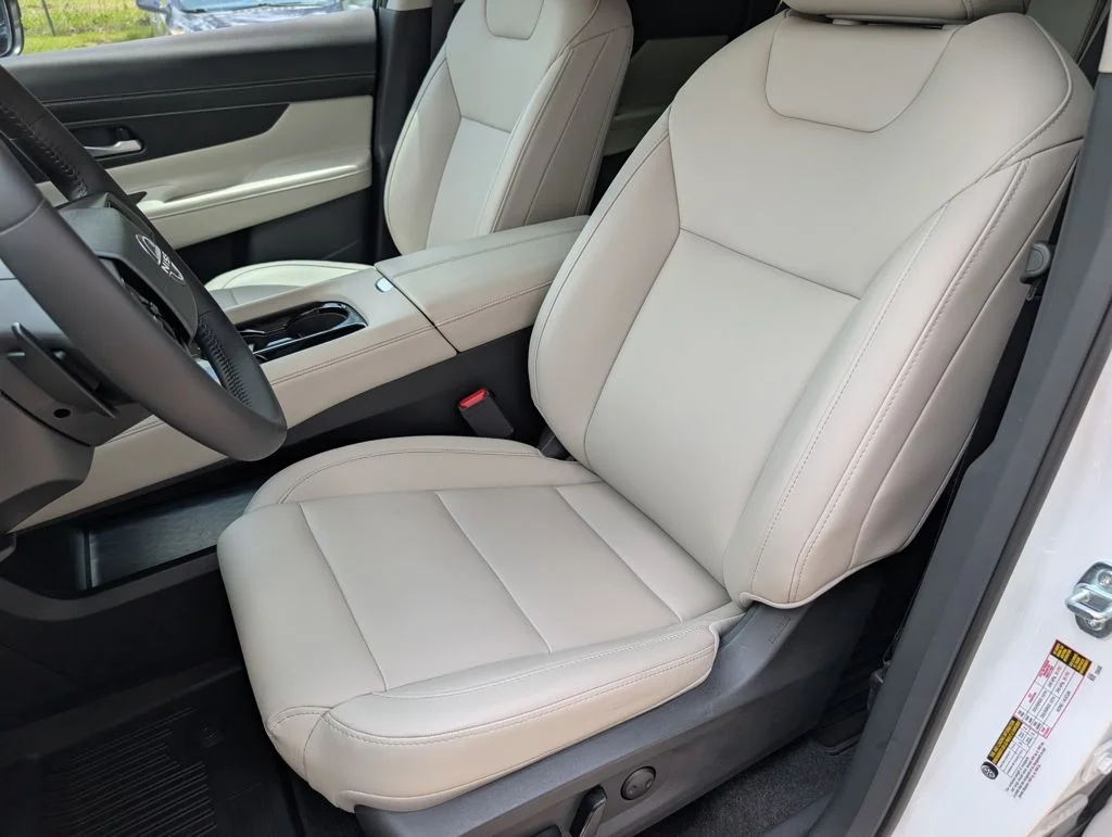 Used 2025 White Nissan SV image 5