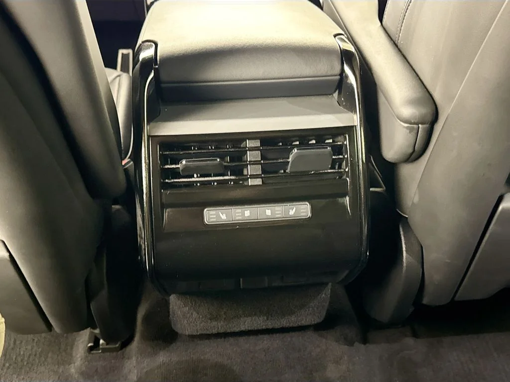Certified Used 2023 White Land Rover SE Dynamic image 26