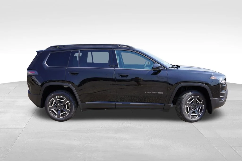 New 2026 Diamond Black Crystal Pearlcoat Jeep Limited image 2