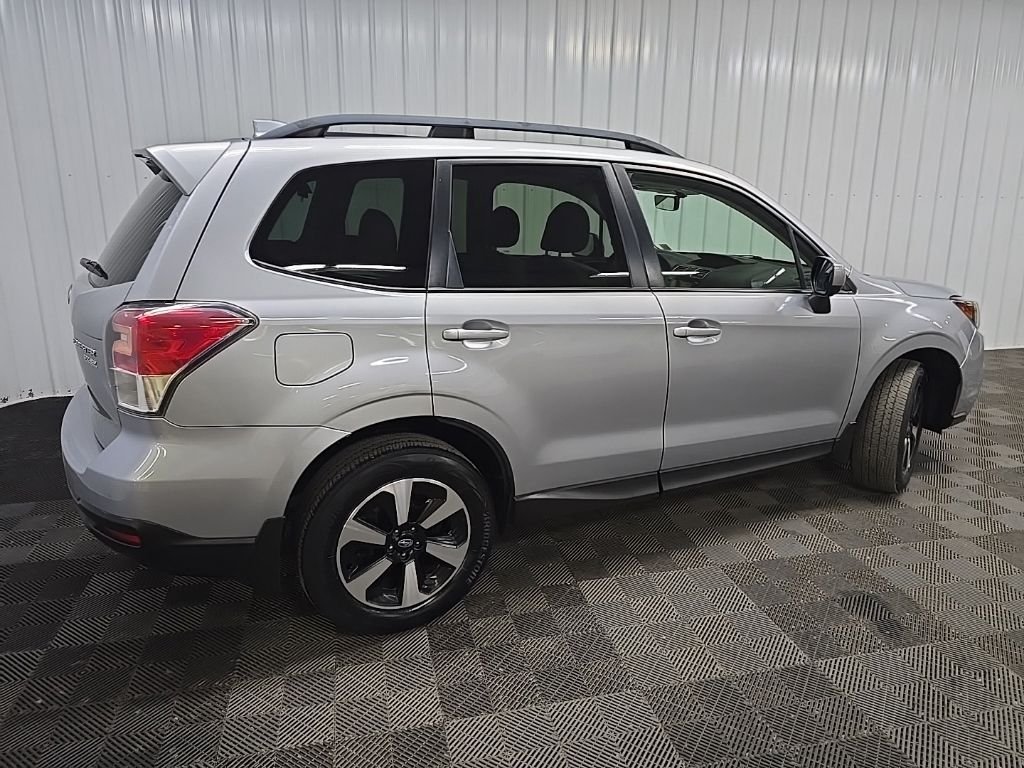 Used 2017 Silver Subaru 2.5i Premium image 3