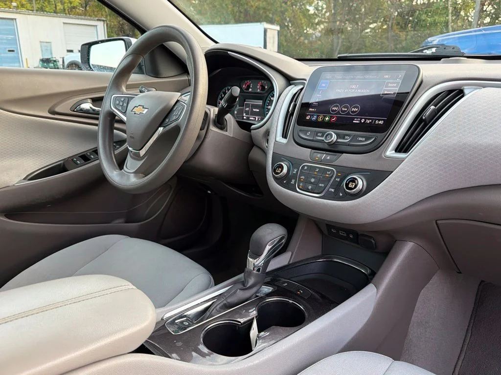 Used 2024 Summit White Chevrolet LT image 20