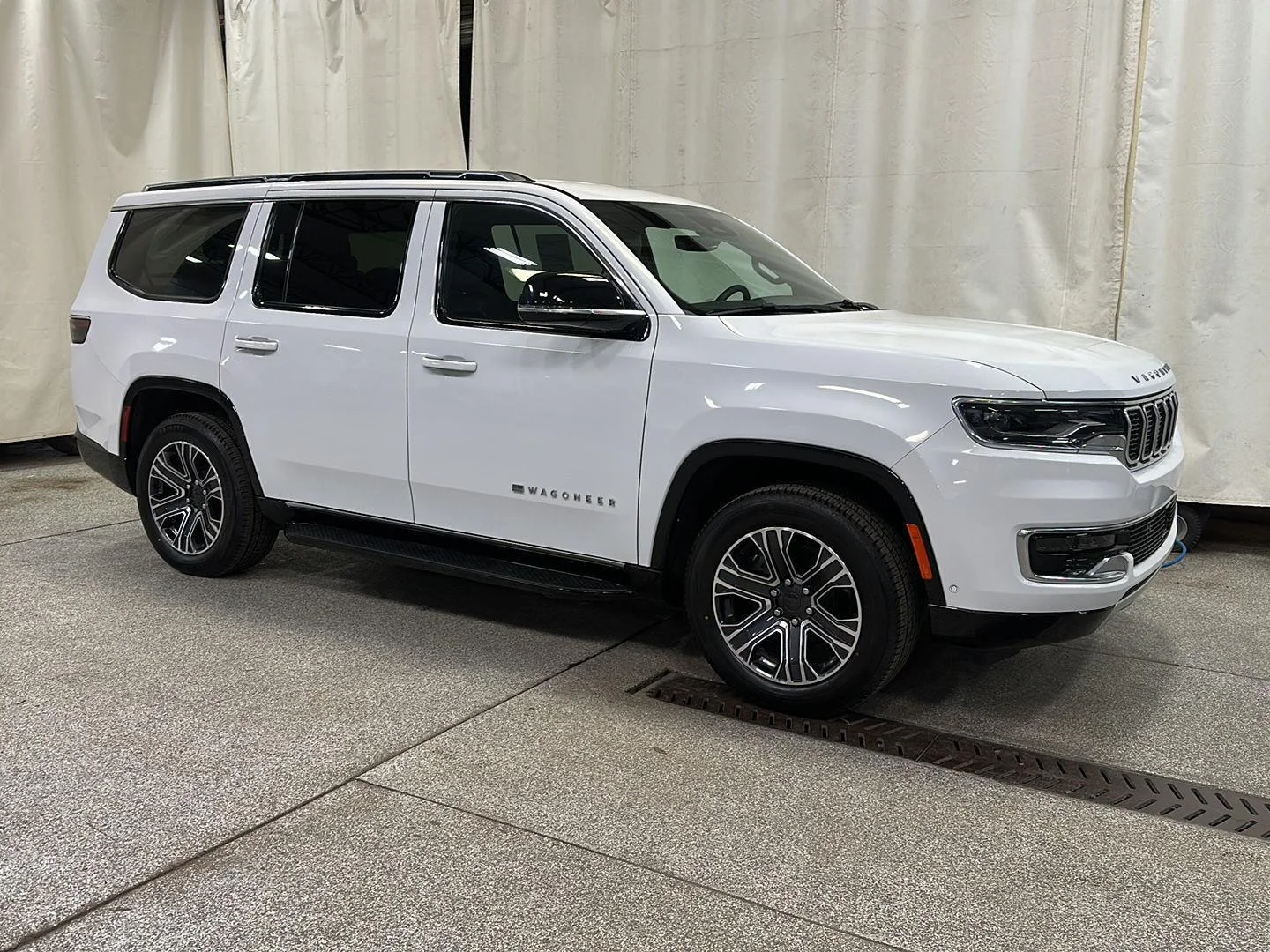 2024 Jeep Wagoneer Series II - Photo 8