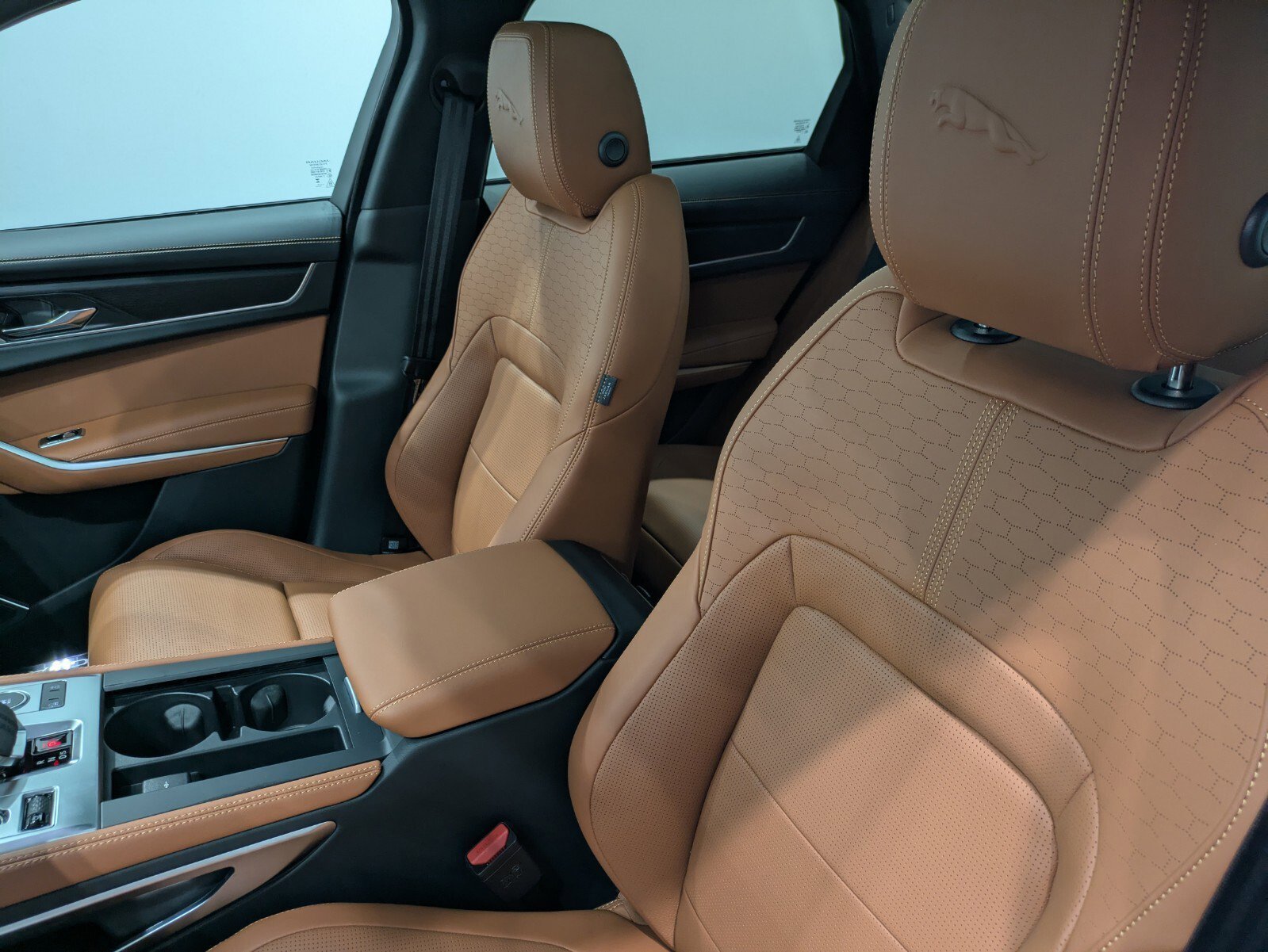 2026 Jaguar F-Pace R-Dynamic S - Photo 8