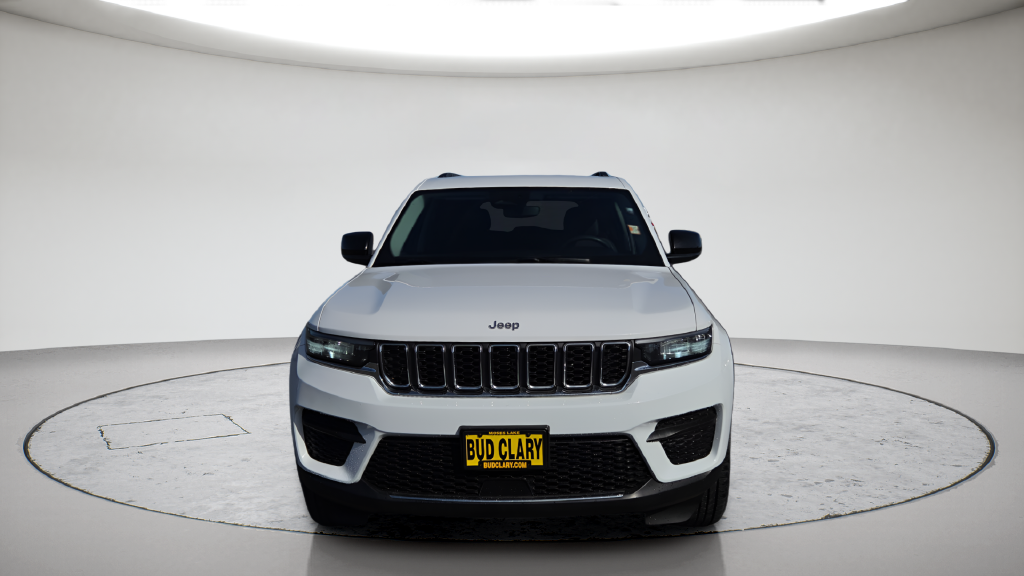 Used 2023 White Jeep Laredo image 20