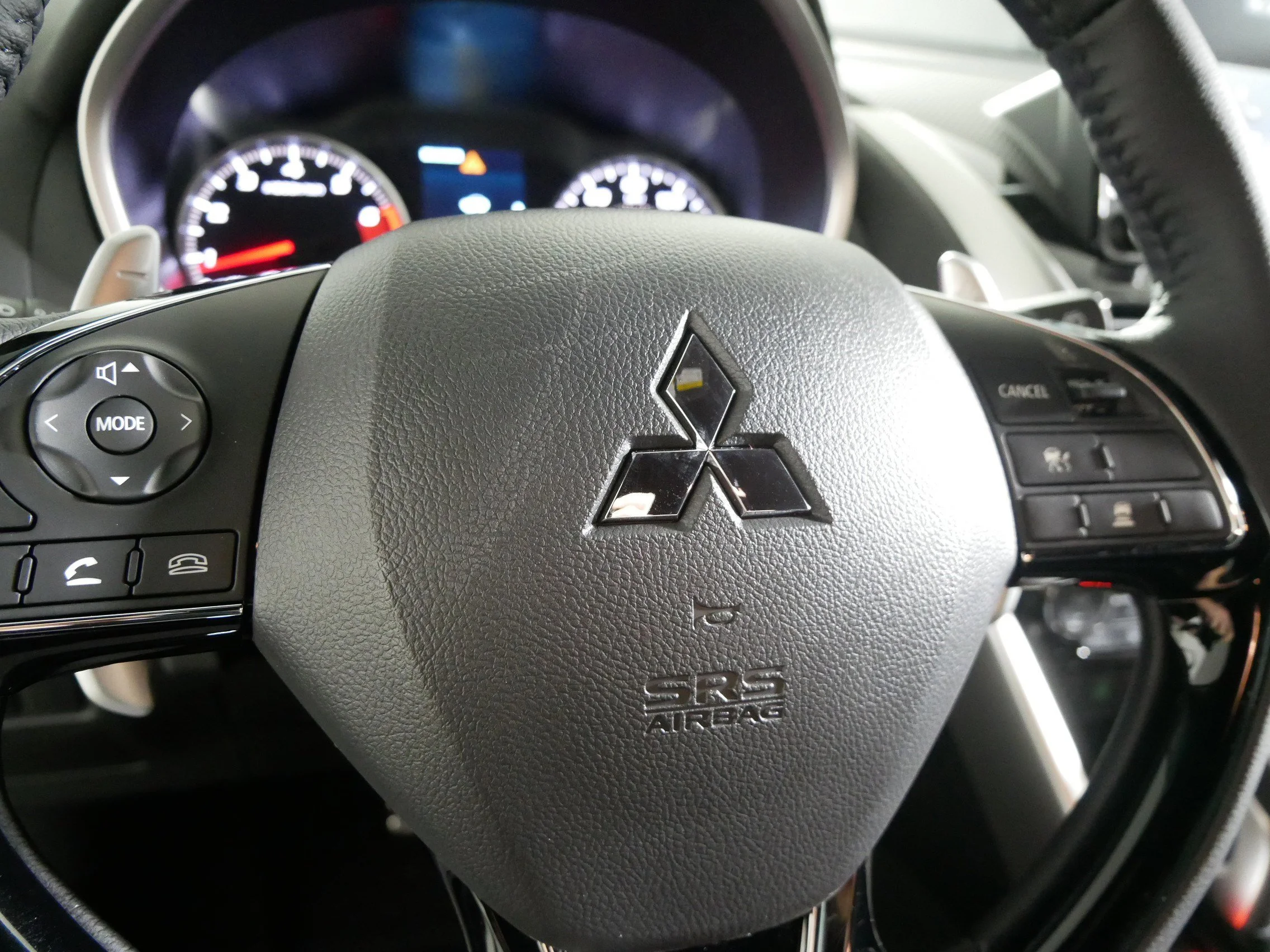 New 2026 Mercury Gray Metallic Mitsubishi SEL image 8