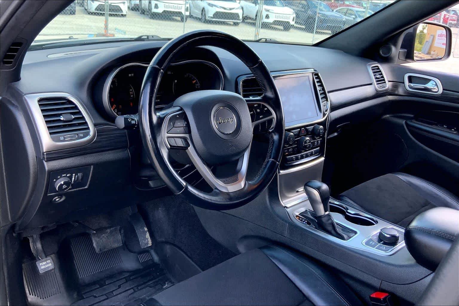 Used 2022 Sting-Gray Clearcoat Jeep Laredo X image 17