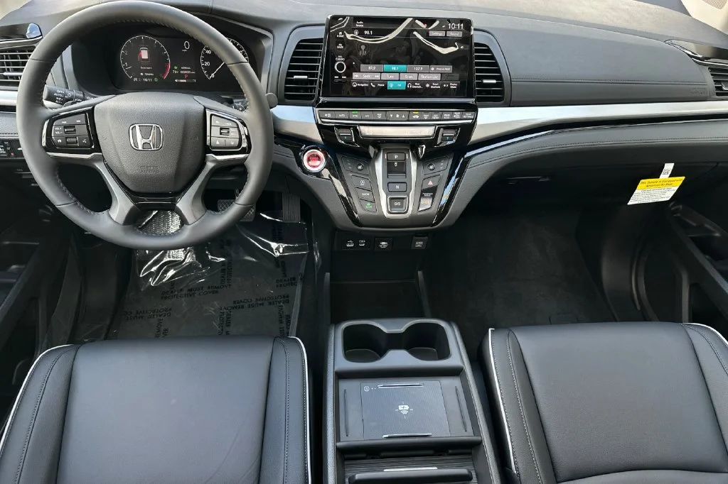 Used 2026 Modern Steel Metallic Honda Touring image 15