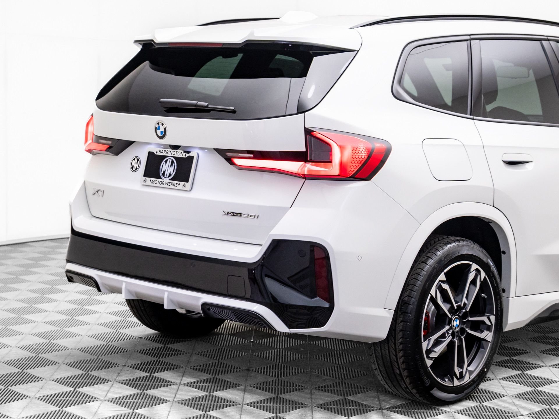 New 2026 Alpine White BMW xDrive28i image 35