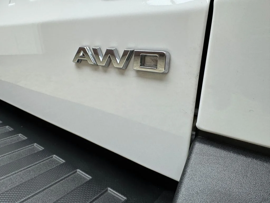 Certified Used 2024 Oxford White Ford XLT image 5