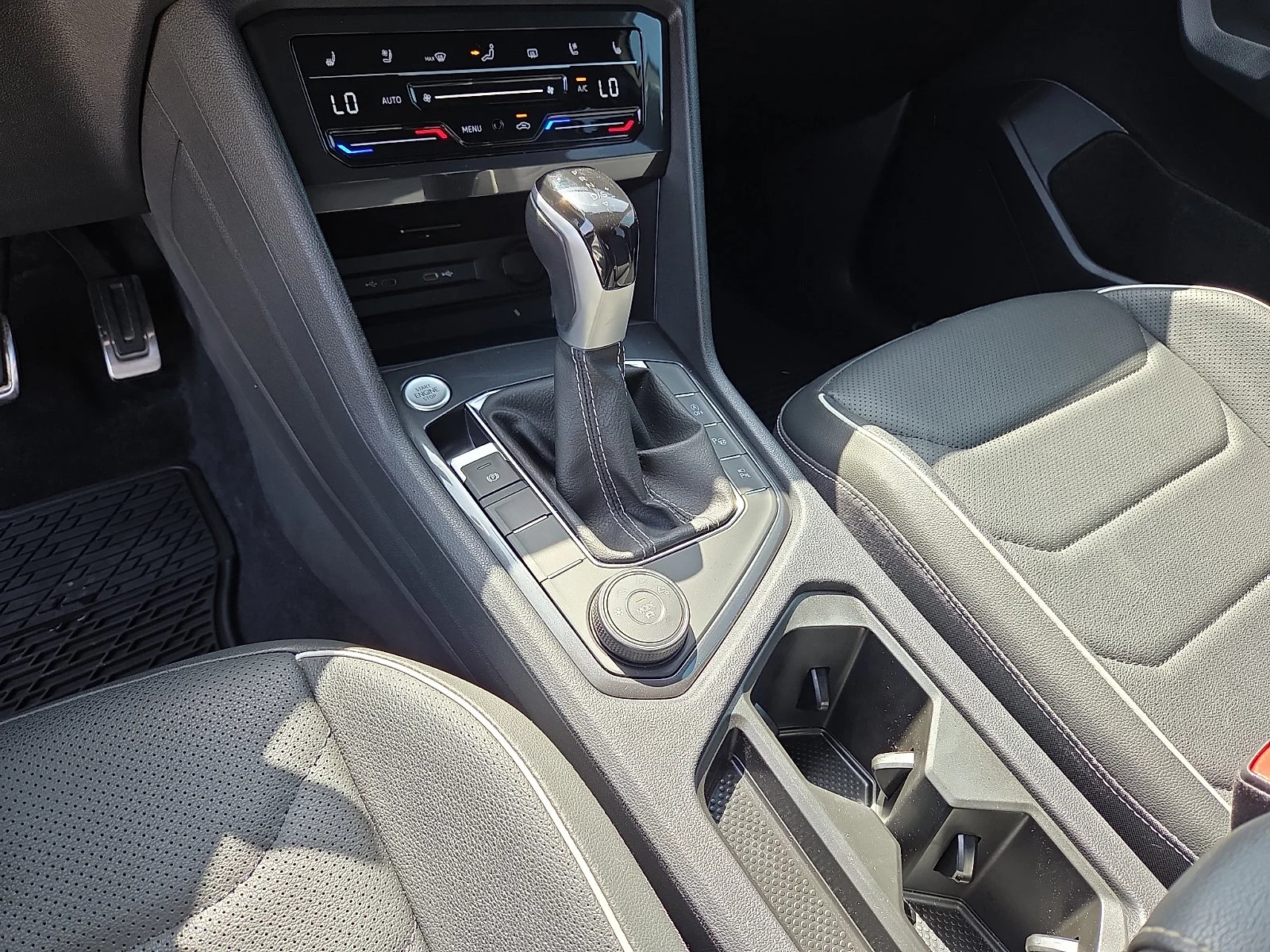 Used 2024 Opal White Pearl Volkswagen SEL R-Line image 25