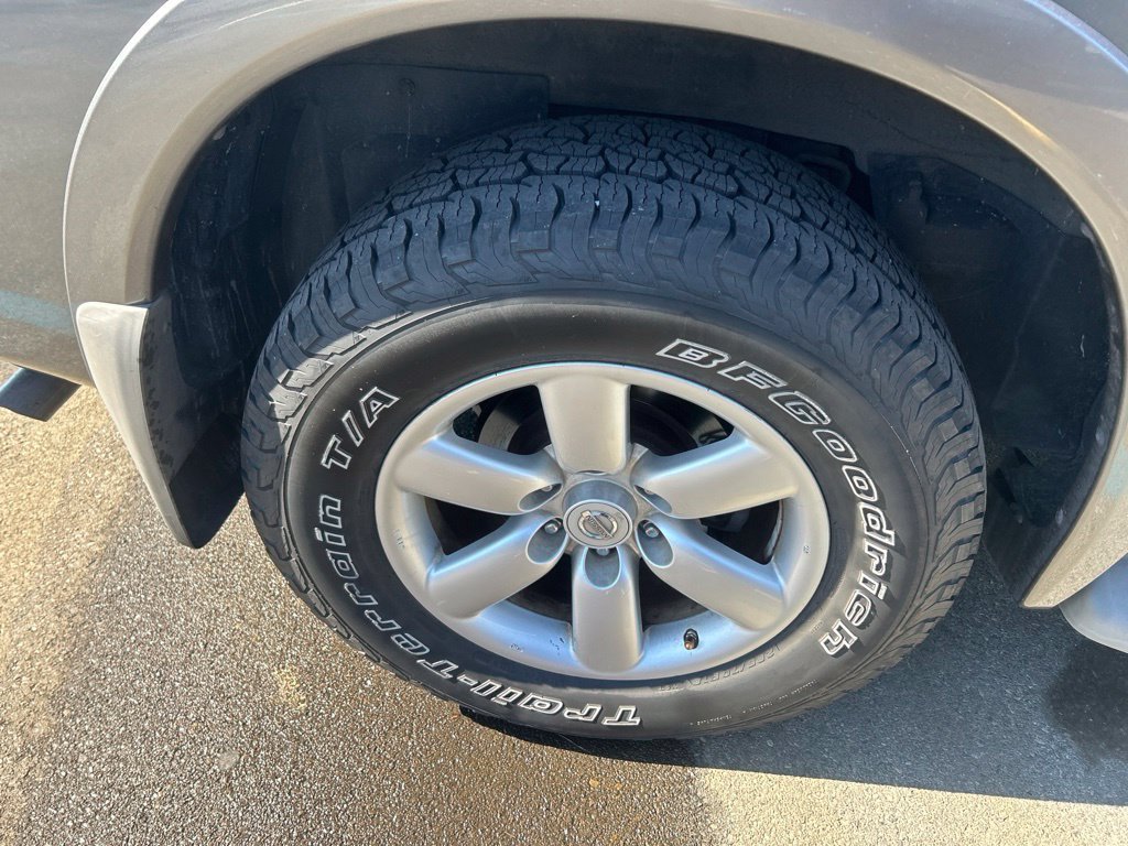 Used 2014 Gray Nissan SV image 11