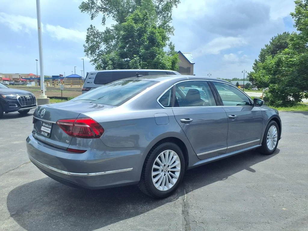 Used 2017 Volkswagen Passat SE with VIN 1VWBT7A38HC033014 for sale in Franklin, WI