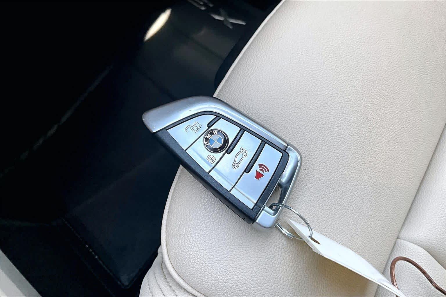 Certified Used 2019 Black Sapphire Metallic BMW sDrive30i image 12