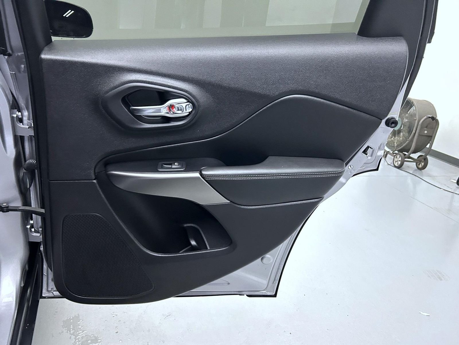 Used 2020 Silver Jeep Limited image 17
