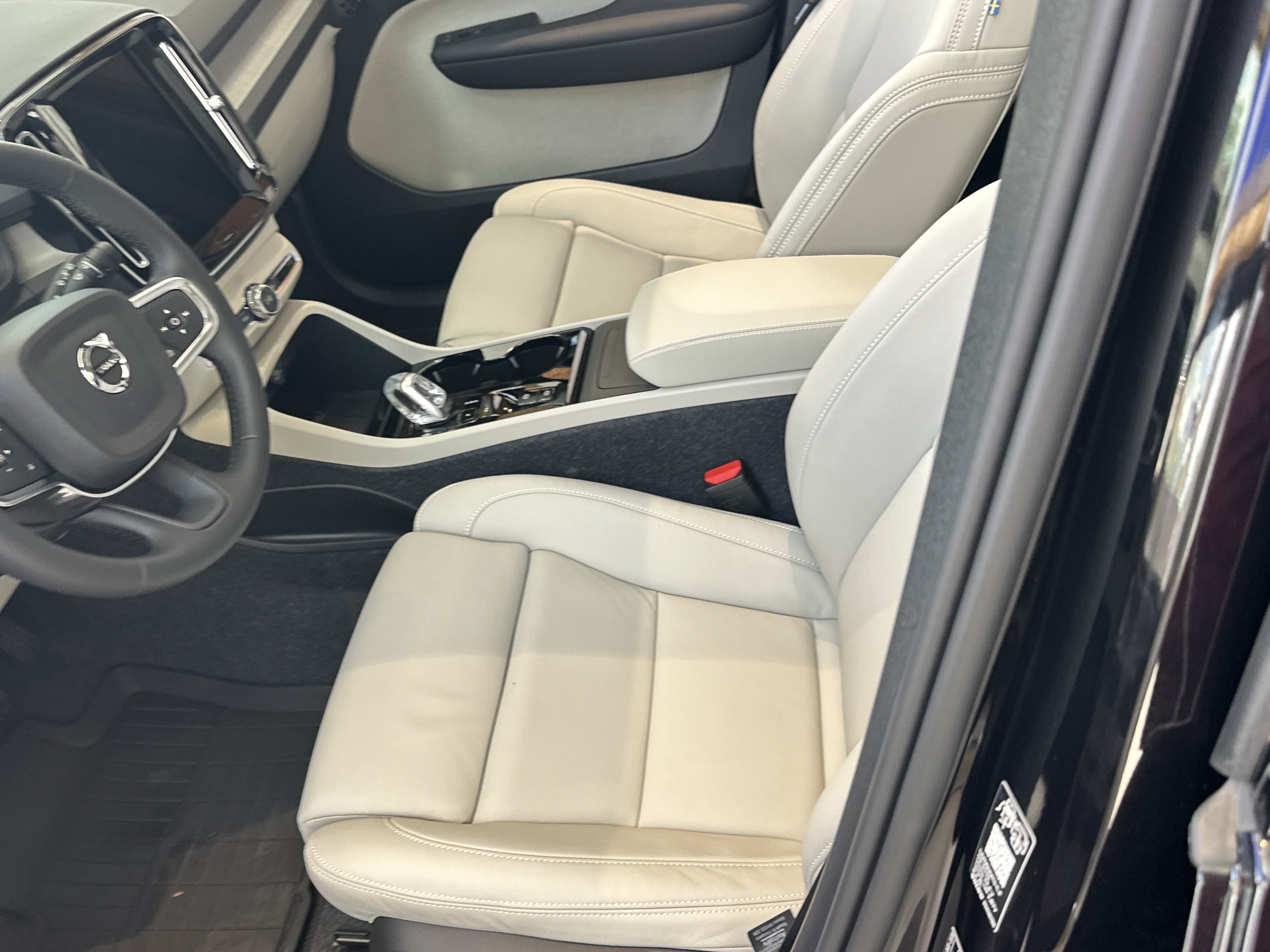 New 2026 Onyx Black Volvo Plus image 10