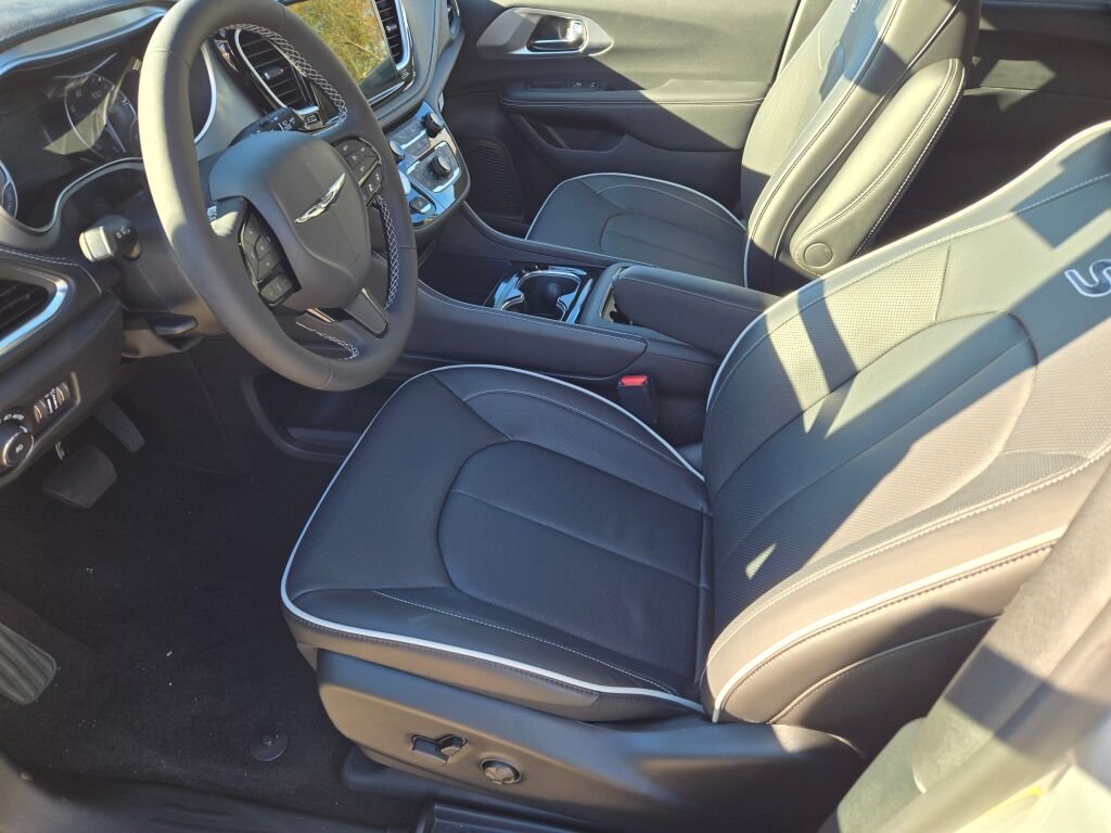 2026 Chrysler Pacifica Limited - Photo 23