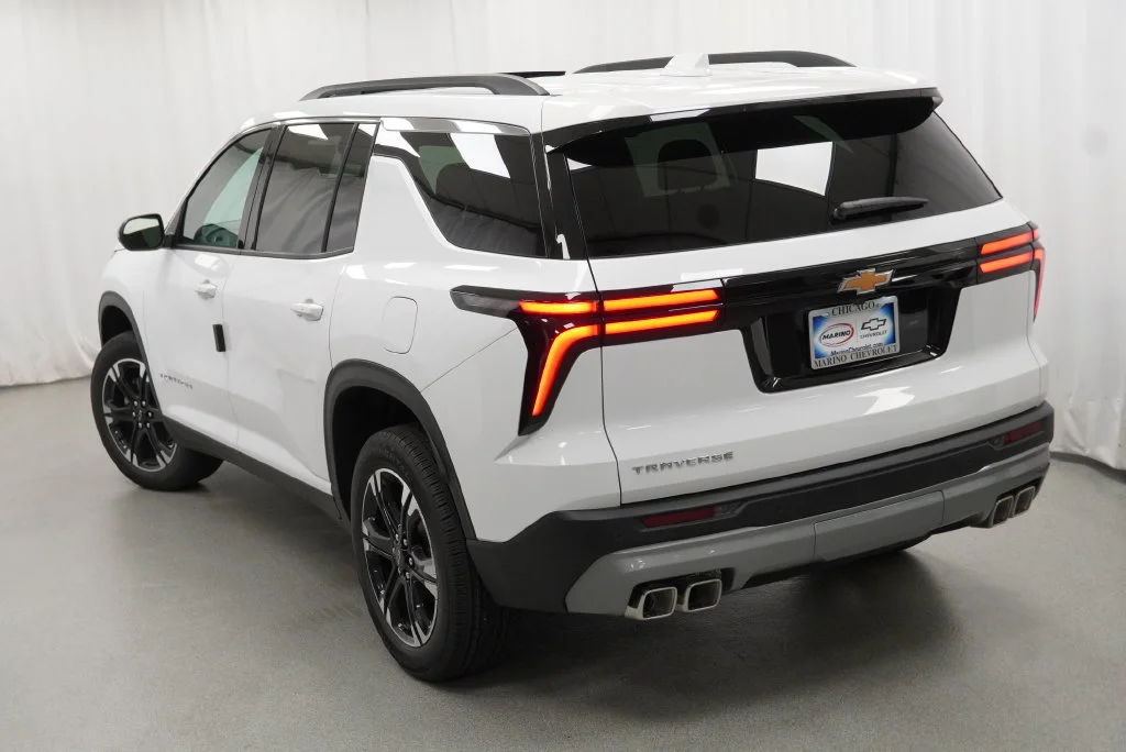 New 2027 Summit White Chevrolet LT image 16