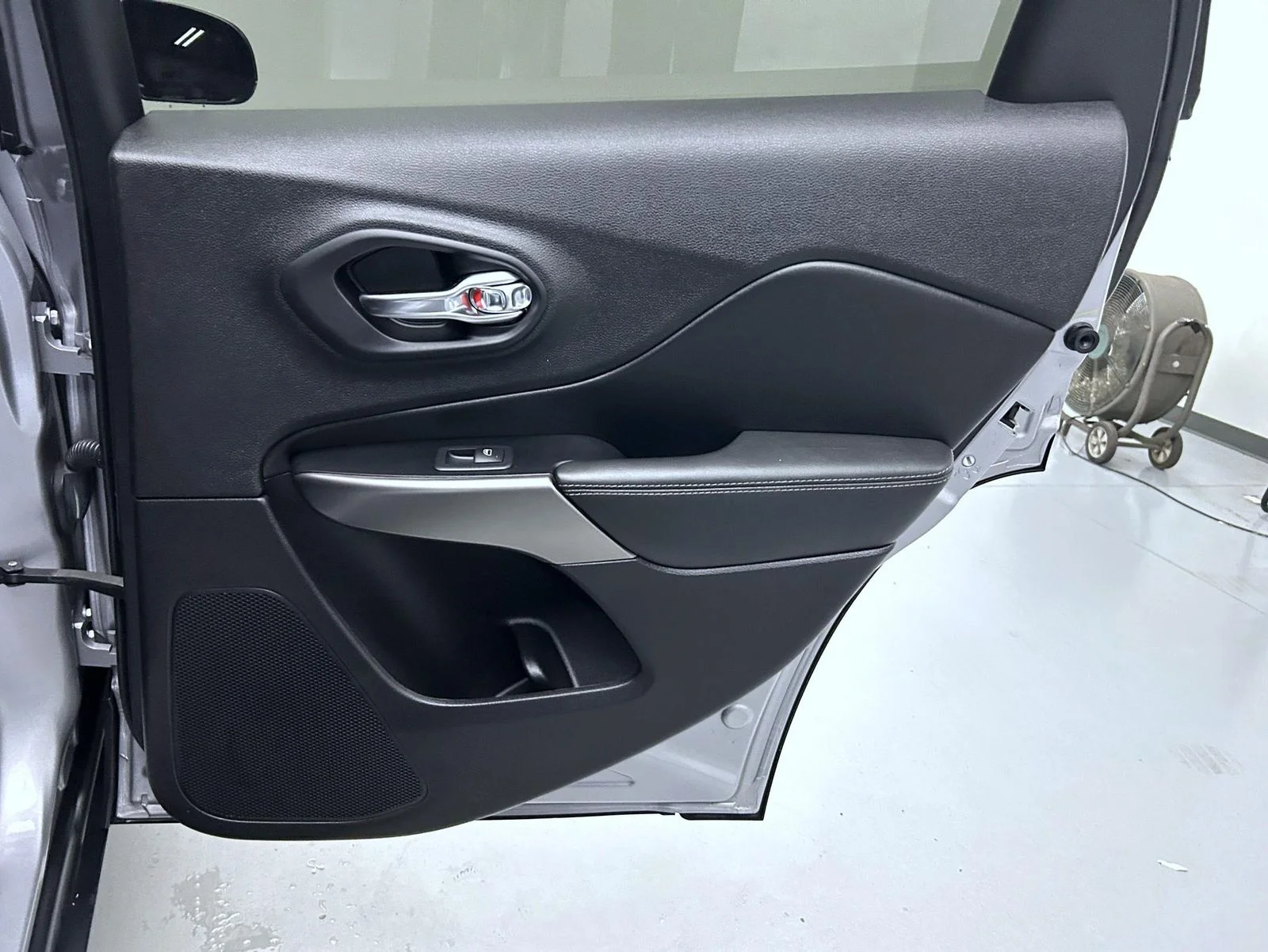 Used 2020 Silver Jeep Limited image 17