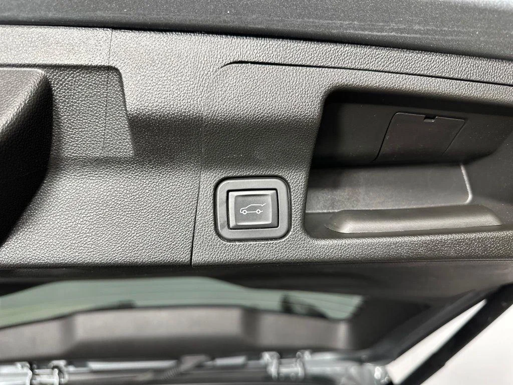 Used 2023 Sterling Metallic GMC SLT image 29