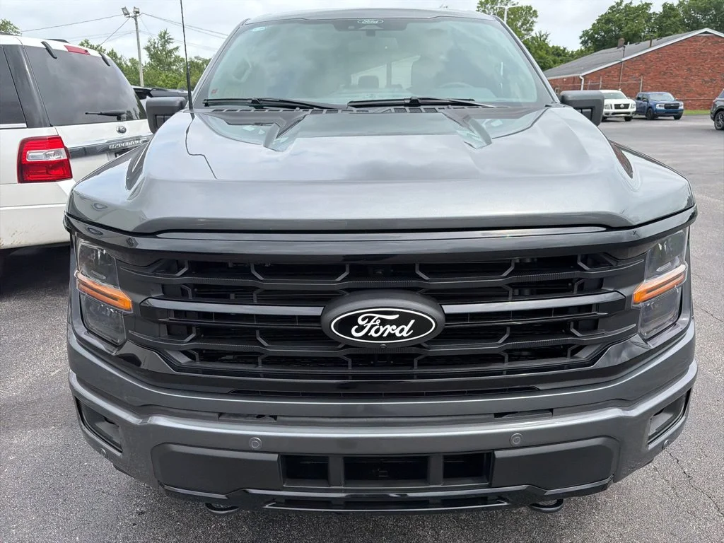 New 2026 Carbonized Gray Metallic Ford XLT image 7