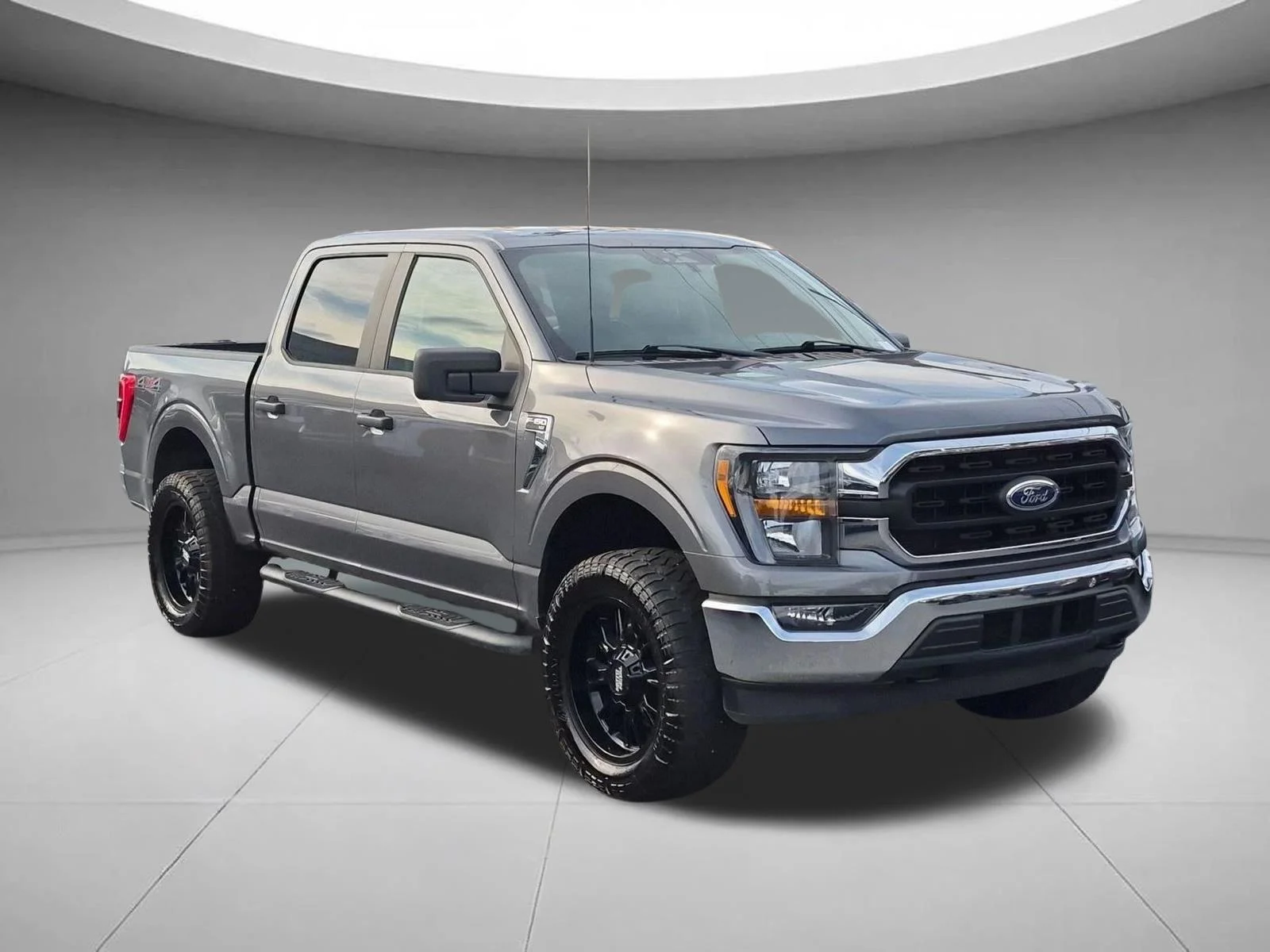 Used 2023 Carbonized Gray Metallic Ford XLT image 7