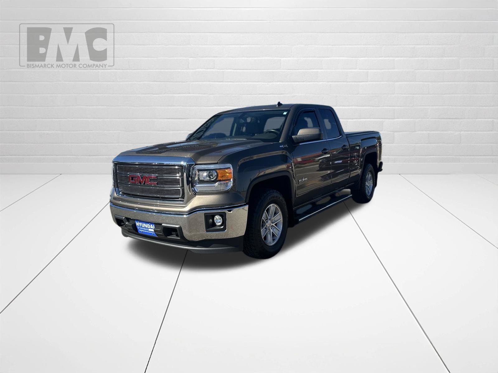Used 2014 Brown GMC SLE image 1