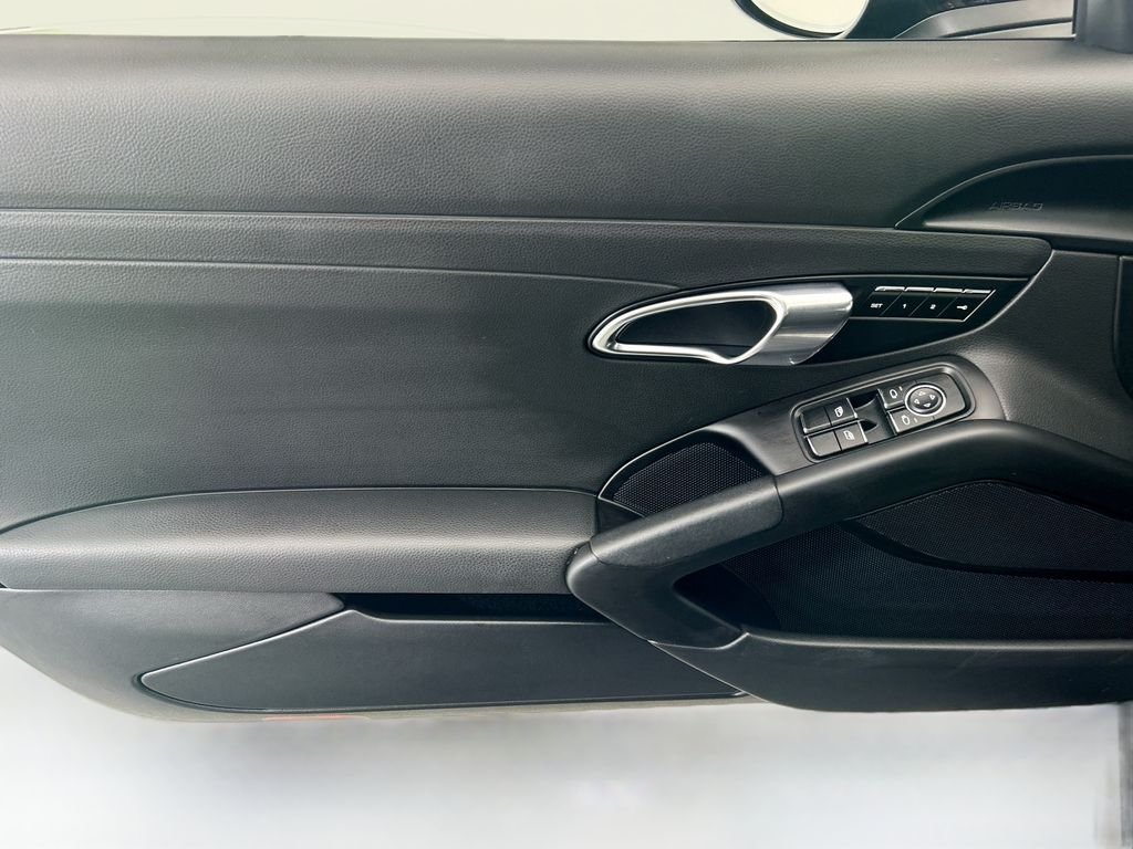Used 2017 Black Porsche  image 20